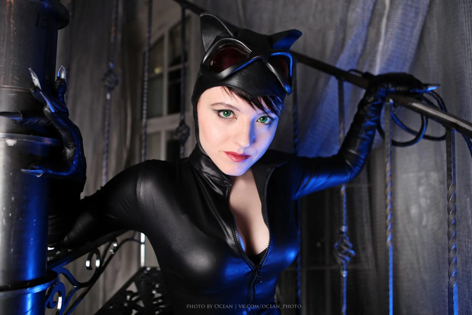 женщина кошка кино. Catwoman холли берри. найти женщину кошку. женщина с кошкой. холли берри кошка.