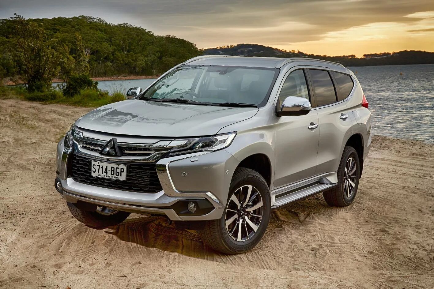 Mitsubishi pajero sport 5. Митсубиси Паджеро 2016. Митсубиши Паджеро спорт 2016. Паджеро спорт 2017. Mitsubishi Pajero Sport 2017.