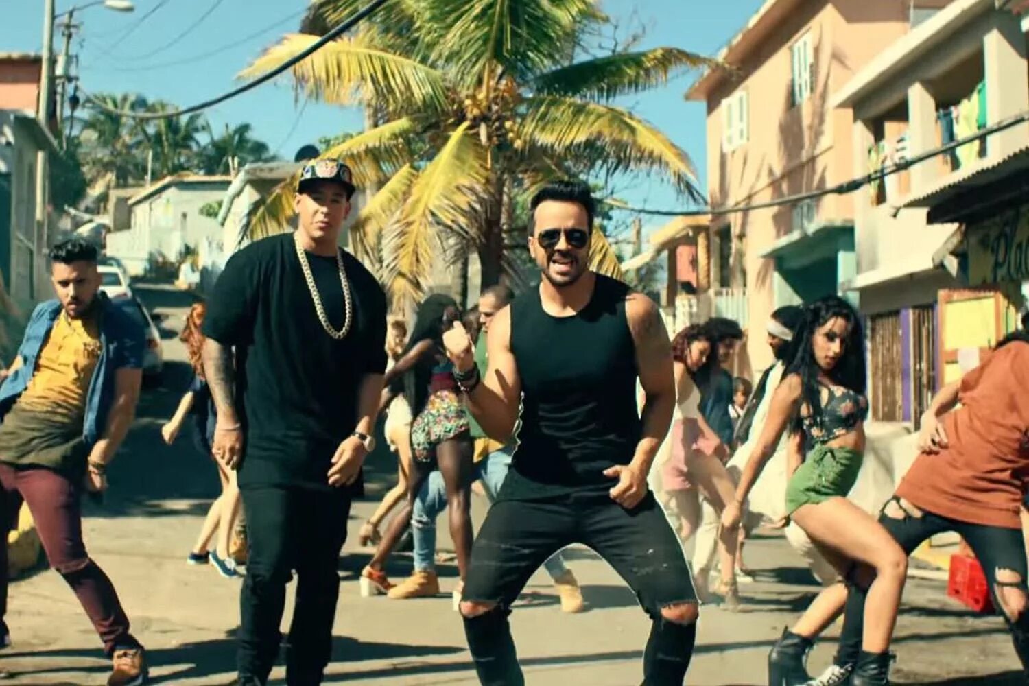 Despacito песня слушать. Луиса фонси дэдди янки. despacito луиса фонси.. луис фонси -дадии яанкее. luis fonsi ft. daddy yankee.