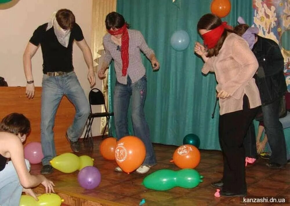 Конкурсы с шарами. Веселые конкурсы. Конкурсы с шарами для веселой компании. Конкурсы с шариками для подростков.