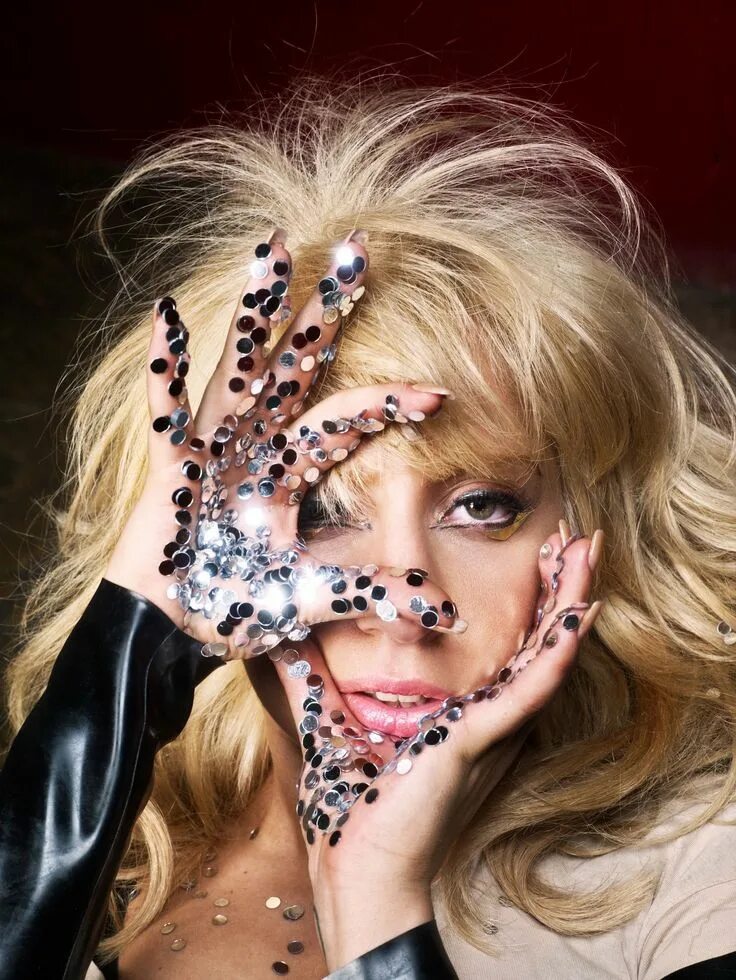 Леди гага 2007. Имидж леди гаги. Леди гага в парике. Lady gaga disease. Леди гага лишний вес.