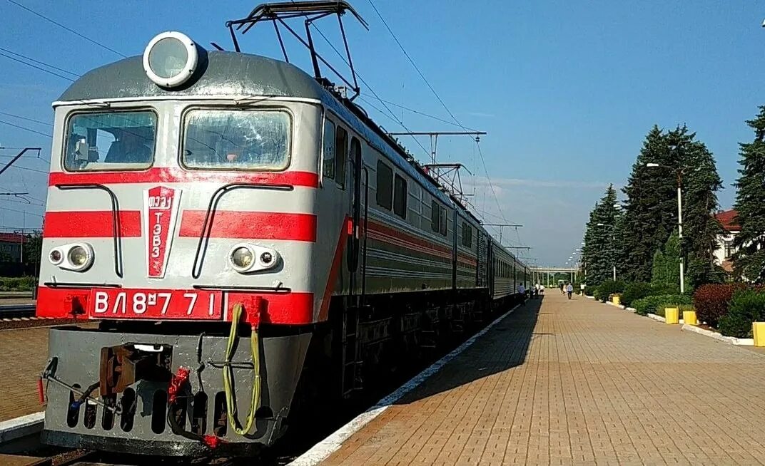 Луганск Ясиноватая поезд. ЛНР поезд Луганск Ясиноватая. Поезд 603/604 Луганск Ясиноватая. Ясиноватая ЖД станция.
