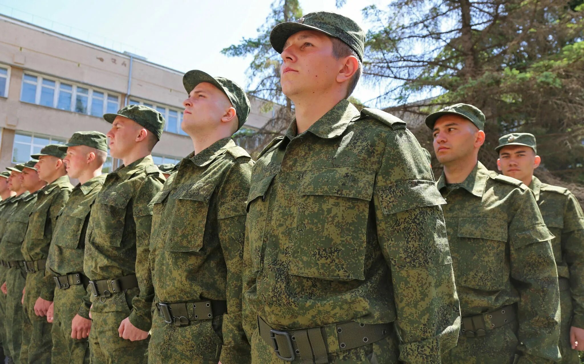 Построение солдат. Военнослужащие в строю. Солдаты в строю. Построение военнослужащих.