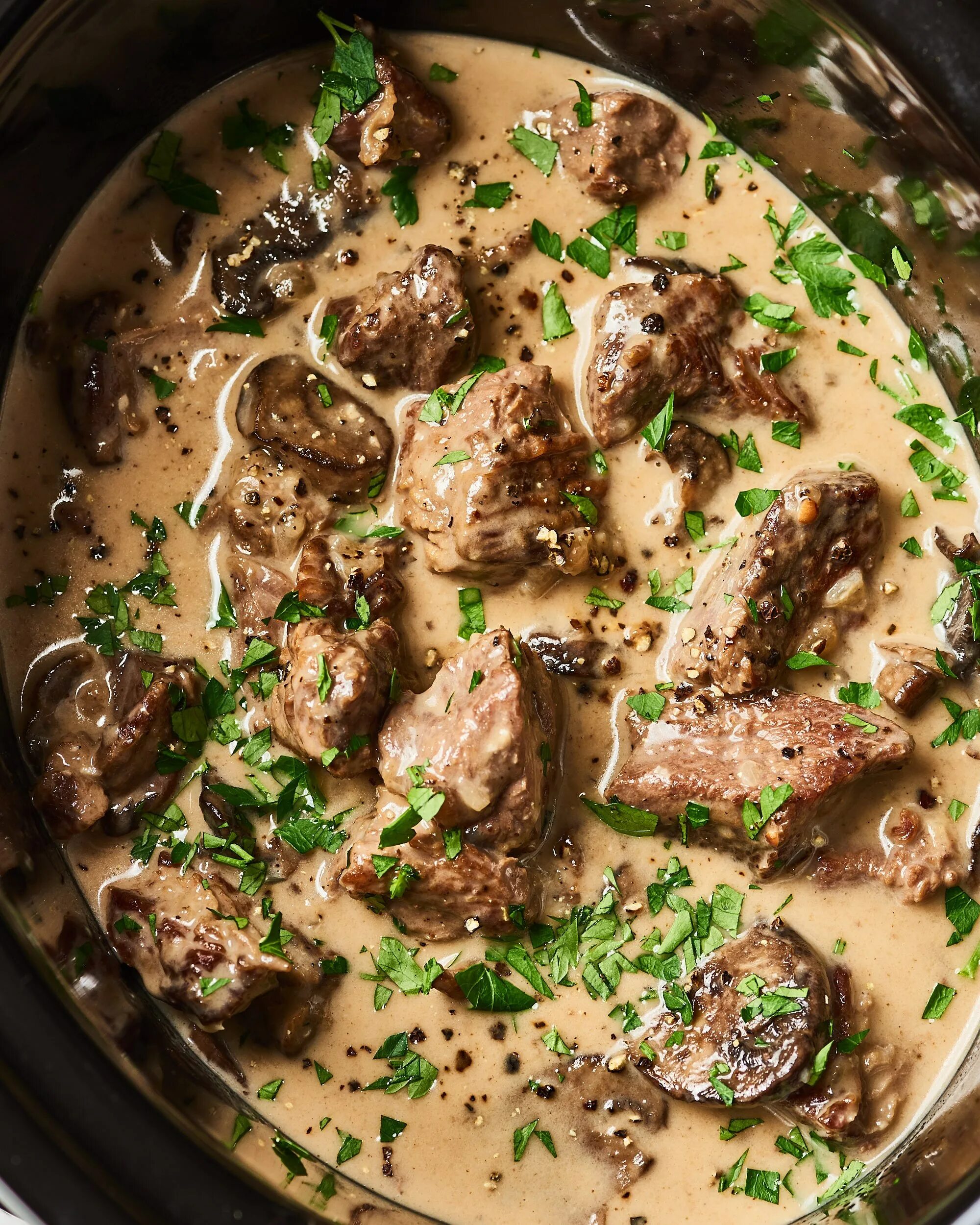 Строганов блюдо. Boeuf Stroganoff. Beef Stroganoff. Биф Строганофф из говядины.