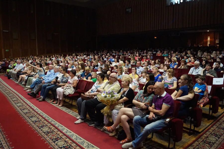 ЦКЗ Кубанского казачьего хора зал. ЦКЗ Кубанского казачьего хора Краснодар. Краснодар ЦКЗ Кубанского казачьего хора зал. Центральный концертный зал казачьего хора Краснодар. Цкз красная 5 сайт