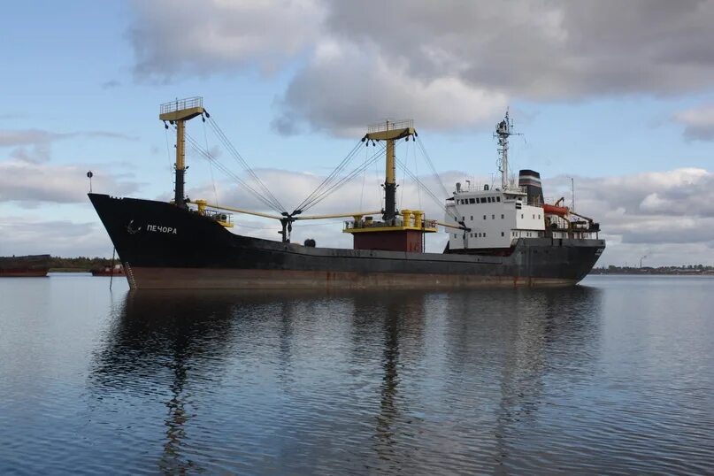 Пароход мурманск. Сухогруз ВМФ Печора. Печора судно Мурманск. Печора судно. Тулома судно.