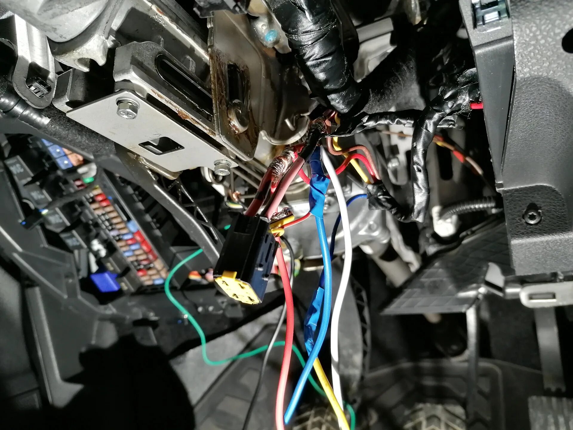 Установка сигнализации на весту. Установка сигнализации на весту. Блок сигнализации старлайн а93 гранта. Подключение сигнализации пандора. Установка сигнализации на весту.