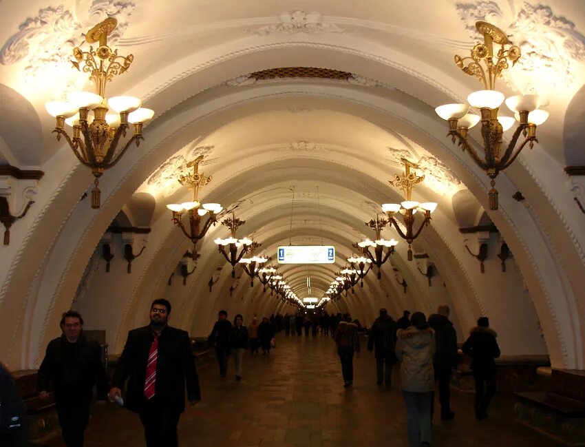 Станция метро Арбатская. Станция Арбатская Москва. Арбатская станция метро Москва. Станция метро Александровский сад.