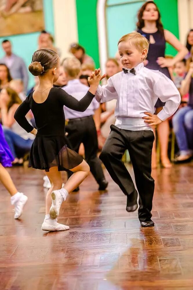 Хореография для детей. Хореограф кристина косенко. Танцы для девочек. Танцевальный кружок для детей. Танец живота дети.