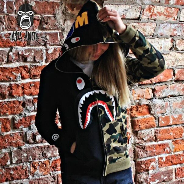 Почему 3 декабря дарят худи. Худи bape shark black. худи bape shark у блогеров. худи бейп шарк чёрное. костюм бэйп.