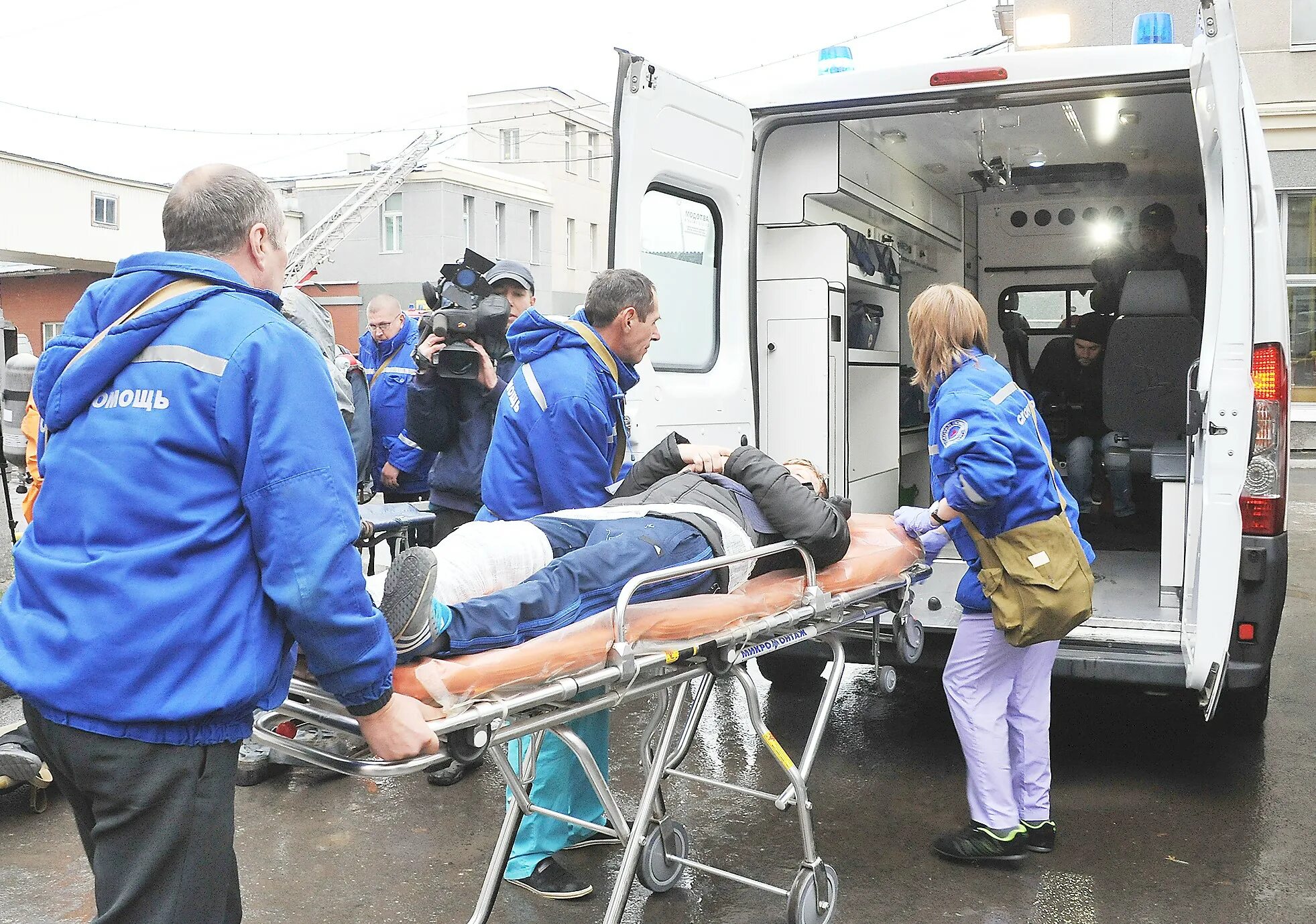 Автомобили инсульт. Служба скорой медицинской помощи. Оказание скорой помощи. Скорую медицинскую помощь. Служба скорой и неотложной медицинской помощи.