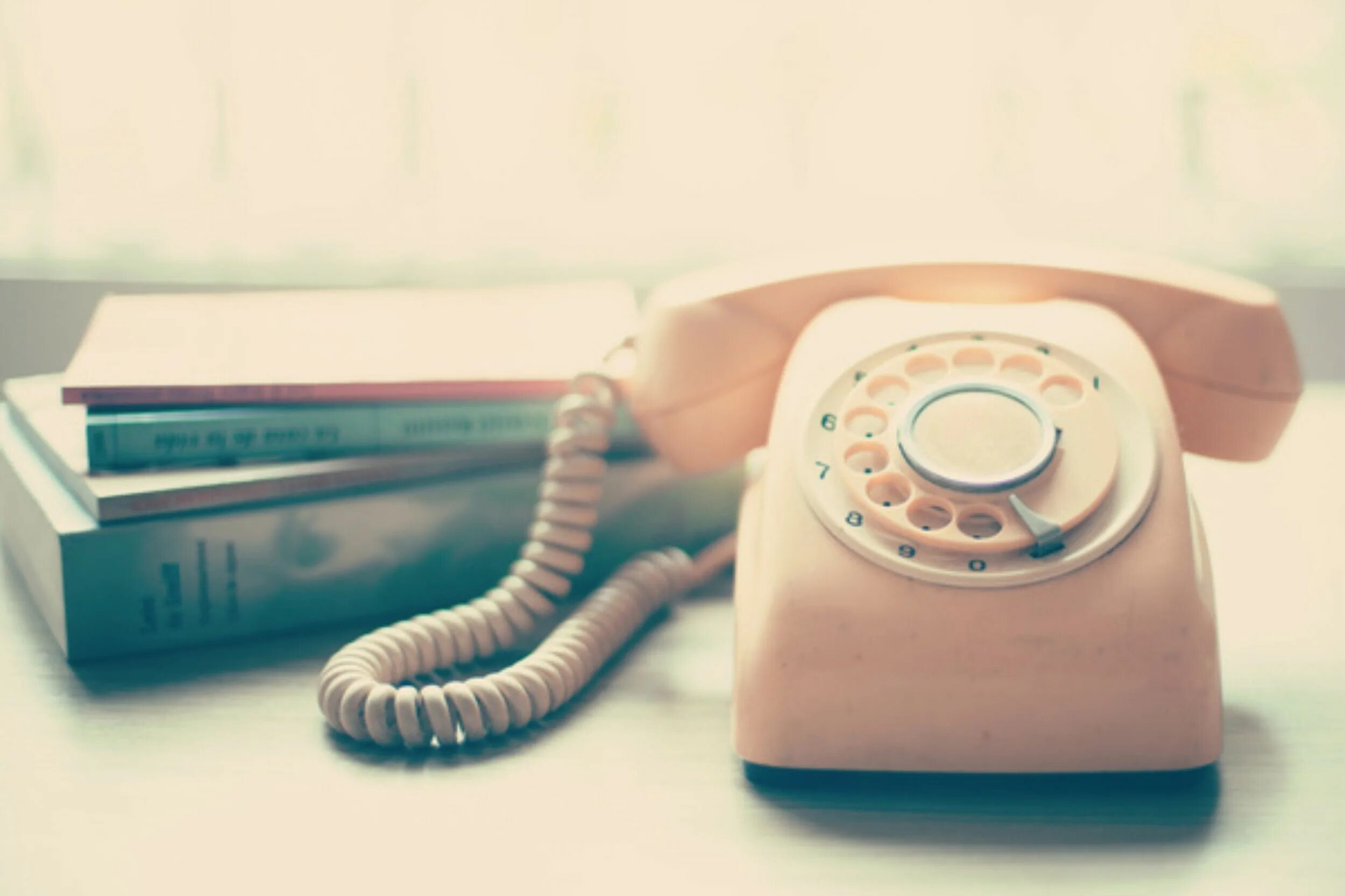 Картинки на телефон Винтаж. Calling Retro Phone. Пост в телефоне. Телефон v23. Был телефон и комната была