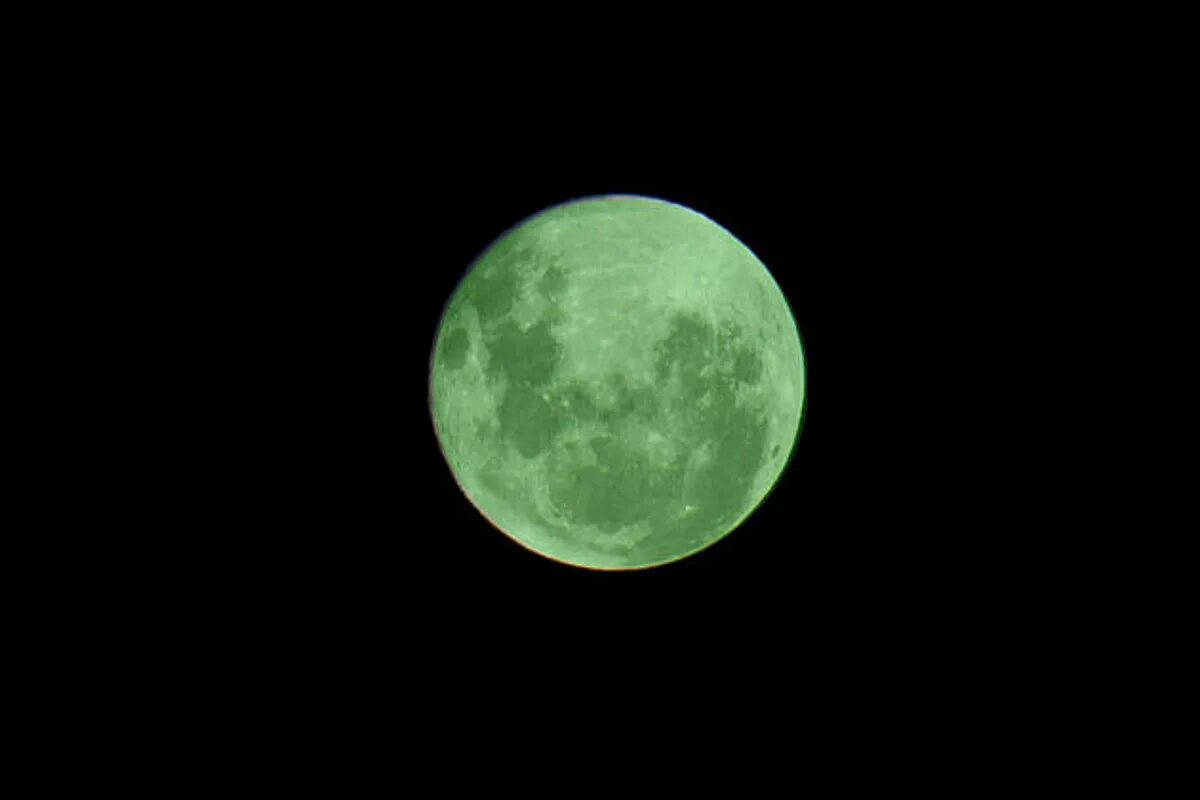 Зеленая Луна. Салатовая Луна. Зелёная Луна 25 сентября. Lunar зеленый. Есть зеленая луна