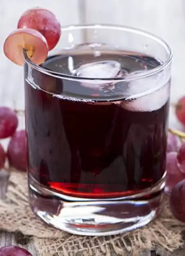 Grape сок виноградный. Коктейль с виноградным соком. Виноградный сок из Изабеллы.