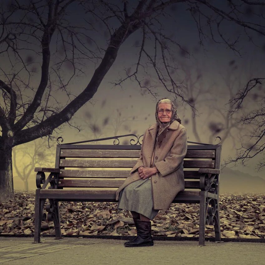 Каким то дряхлым инвалидом глядел сей. Фотограф Карас Йонут старики. Одинокий пожилой человек. Одиночество пожилых. Одинокий старик.