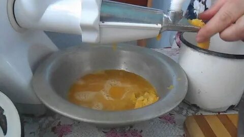Яблочный сок на мясорубке