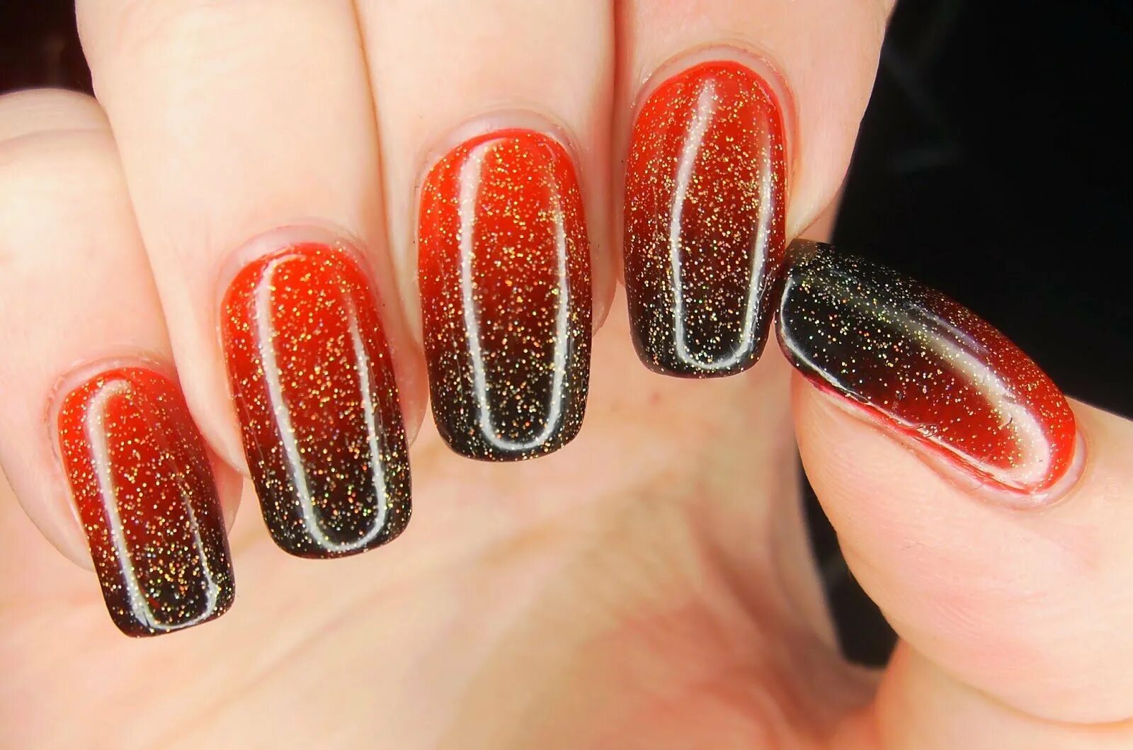 ногти красные с черным. маникюр черно красный блестящий. маникюр черный с красными блестками. маникюр черно красный. маникюр красный с черным.