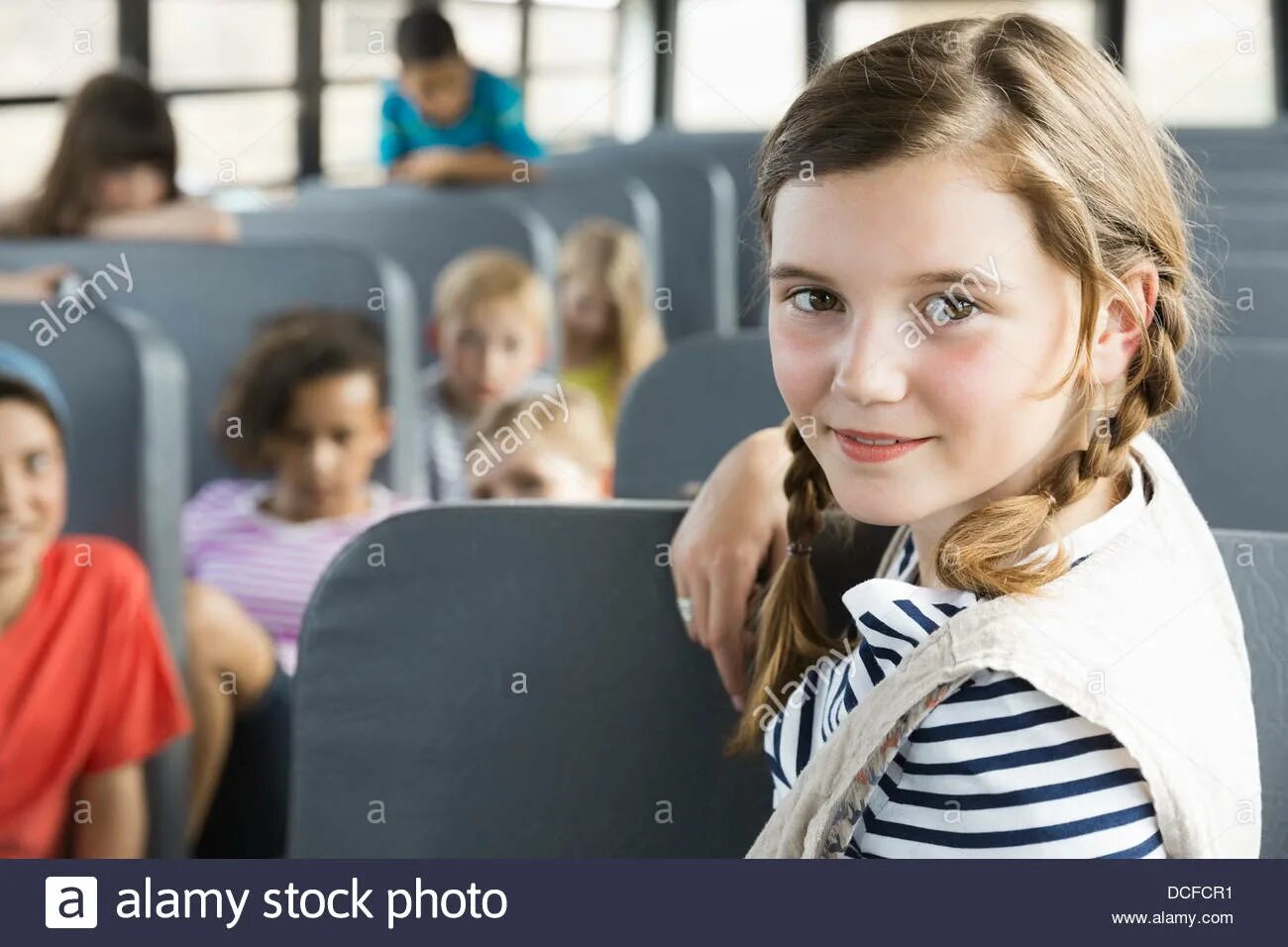 Schoolgirl bus. Девочки подростки в школьном автобусе. Девочка в школьной форме в школьном автобусе. Tabitha Blue School.