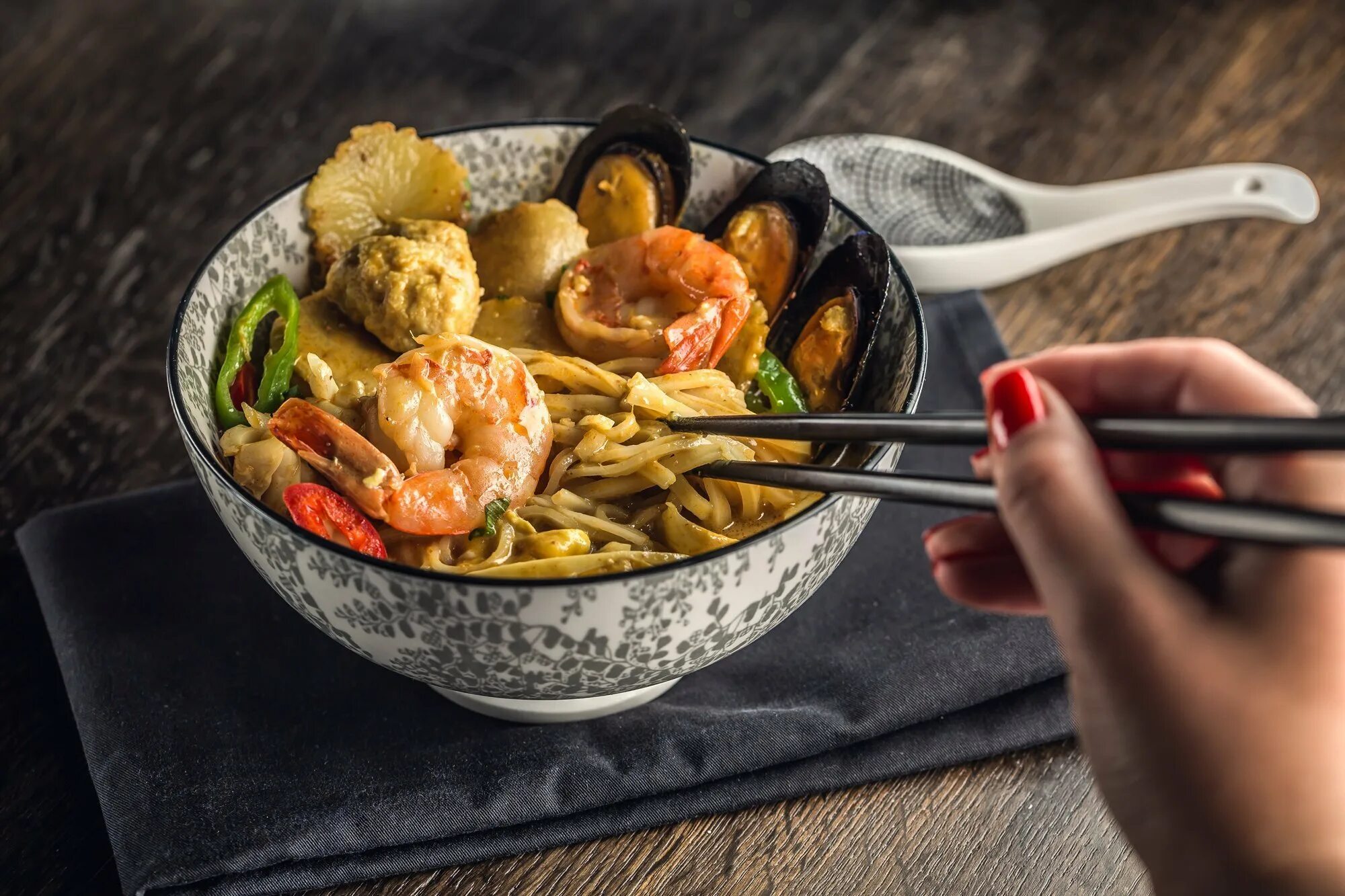 Димсам китай еда. Азиатская кухня. Кухня китая. Кухня китая. Тайская кухня.