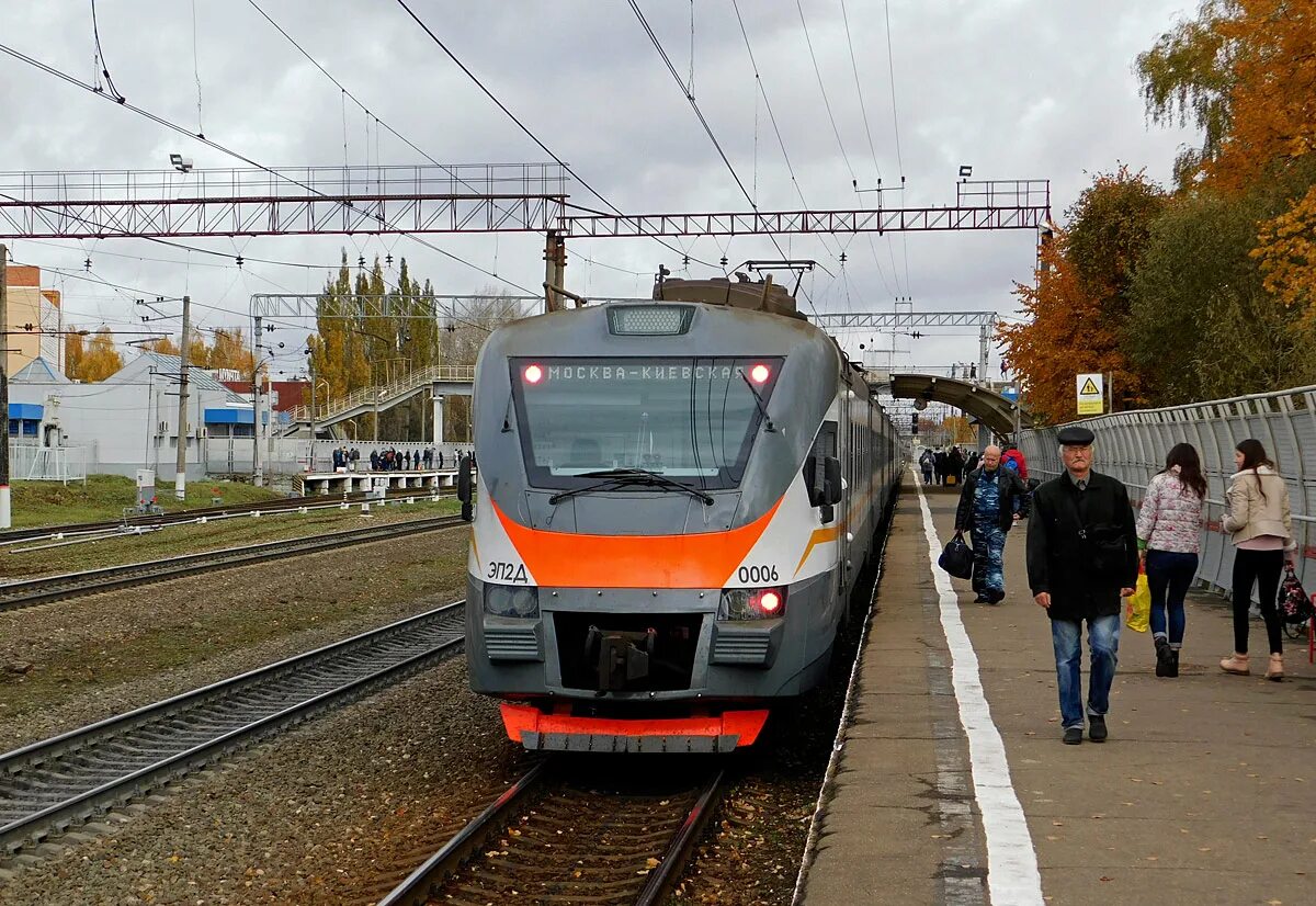 Д 6 октября. Вокзал Обнинск. Станция Обнинское. Обнинск ж д вокзал. Эп2д Киевский вокзал.