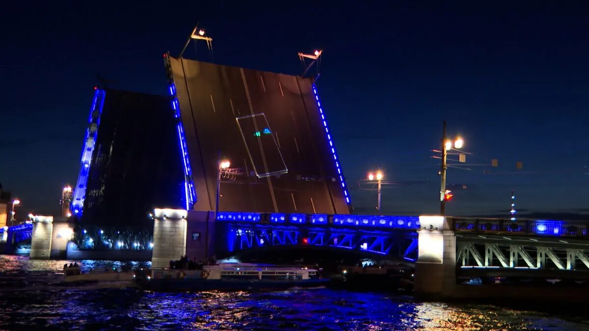 Пели спб. Фестиваль Поющие мосты 2022 СПБ. Поющие мосты СПБ. Дворцовый мост Санкт-Петербург туристы. Ночной Дворцовый мост.