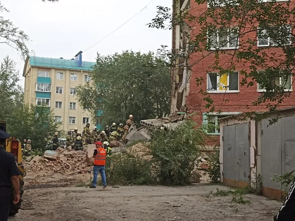 Омск новости обрушение дома. Пятиэтажки. В Омске обрушился дом. Омск пятиэтажка. Жильцы дома.