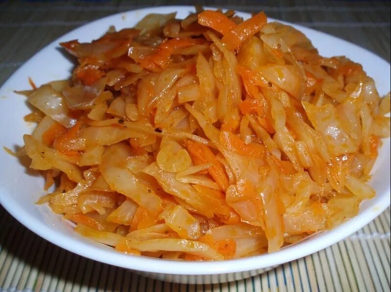 Капуста рецепт пошагово с фото. Тушеная капуста. Тушеная капуста фото. Тушеная капуста с соевым соусом. Капуста белокочанная тушеная в сковороде.