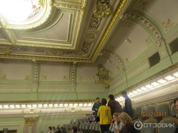 Театр им комиссаржевской санкт-петербург зал. Академический драматический театр имени в. Кинотеатр луч красноярск большой зал. Зал подсказал. Театр комиссаржевской санкт-петербург сцена.