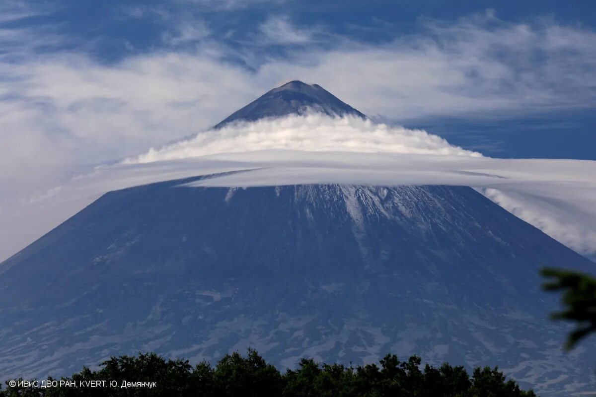 камчатка ключевская сопка извержение. пять вулканов на камчатке. авачинская сопка извержение 2022. вулканы камчатки на карте. петропавловск-камчатский корякская сопка.