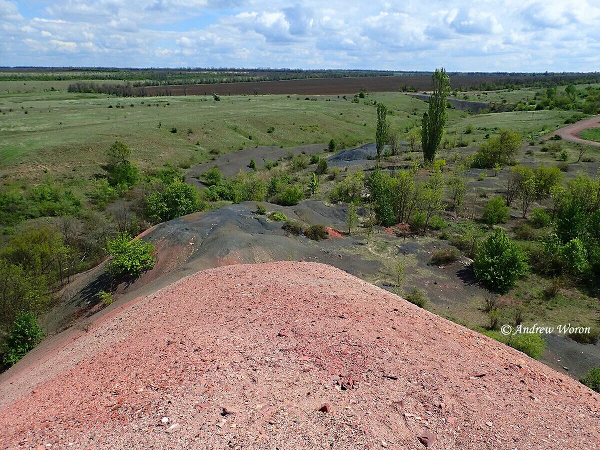 Соликамск терриконы. Террикон сланцы афиша. Терриконник сланцы. Сланцевские терриконы. Горловка терриконы.