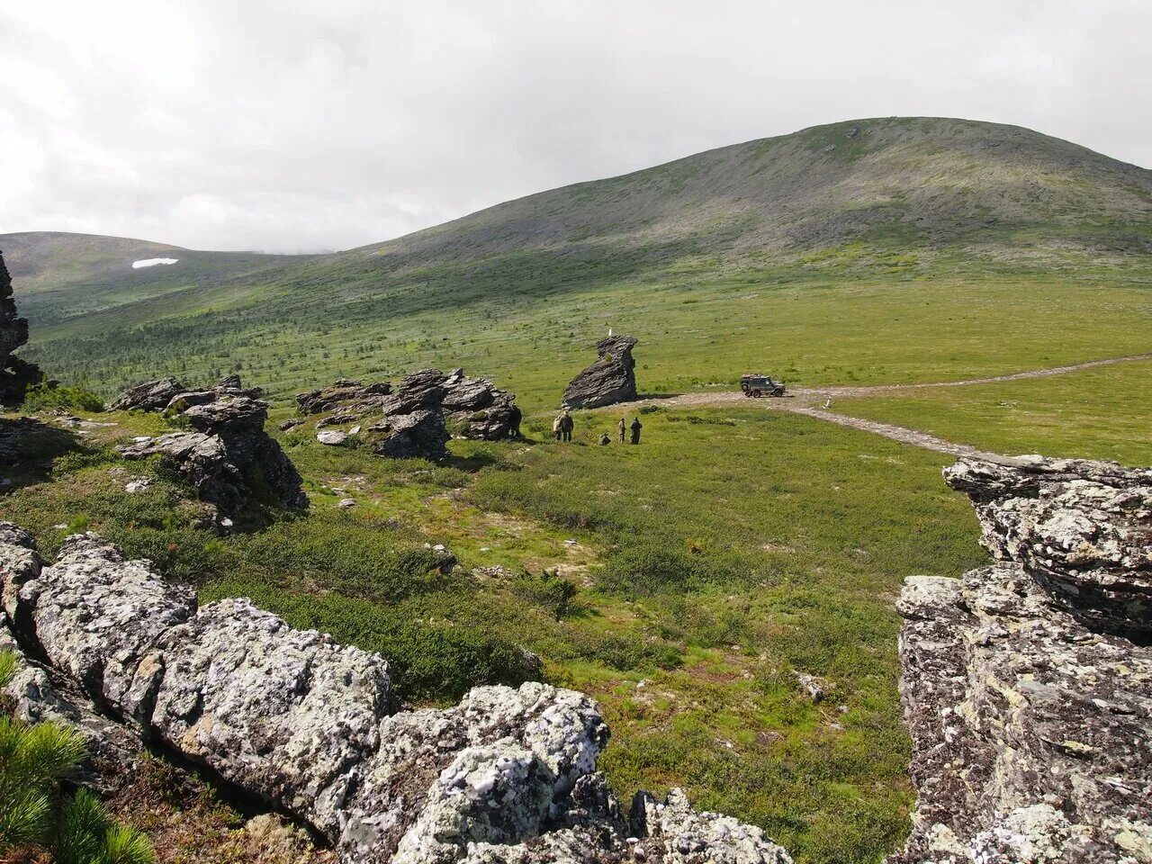 Гора холатчахль перевал дятлова. Гора мертвецов свердловская область. Северный урал гора холатчахль. Северный урал гора холатчахль. Гора холат сяхыл.