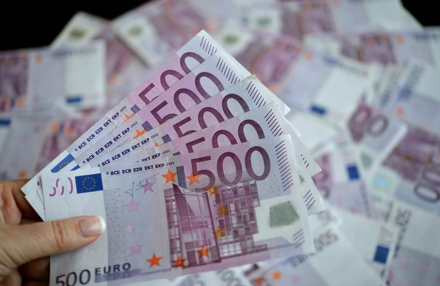 Сколько 500 евро в рублях на сегодня. Евро. 500 Euro. Купюра 500 евро. Крупные купюры евро.