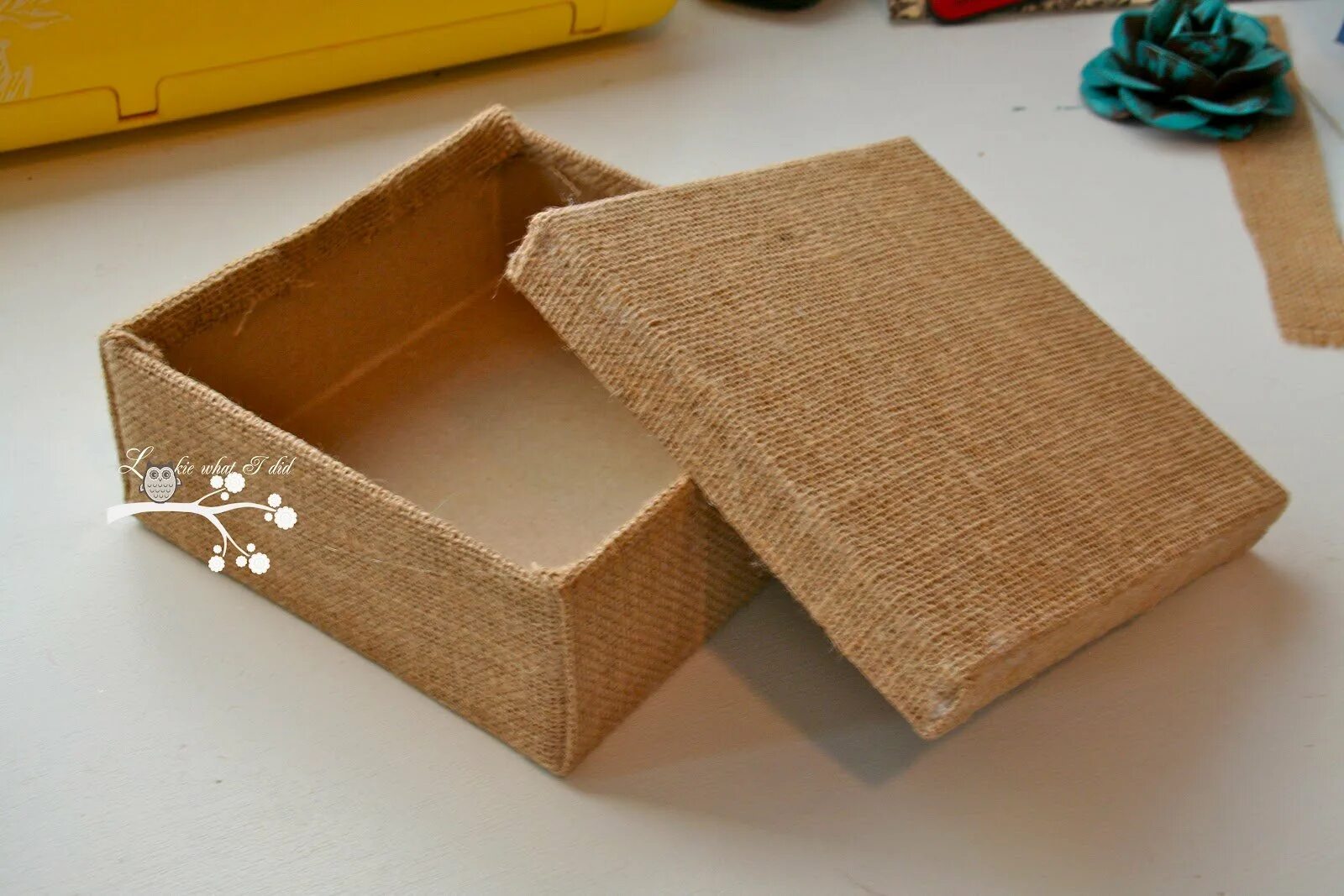 Коробка обтянутая. Коробка из Мешковины. Коробки из картона и джута. Шкатулка из Мешковины. Декор коробки мешковиной.