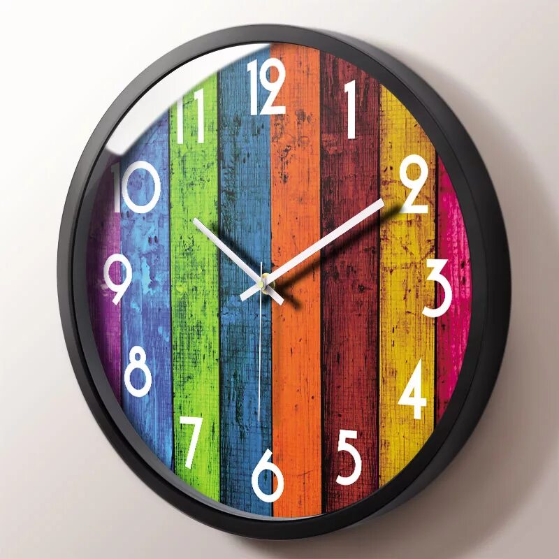 Часы настенные цифры. Необычные настенные часы из дерева. Сделай часы цветными. Часы машина времени с шариками. Часы настенные необычные.