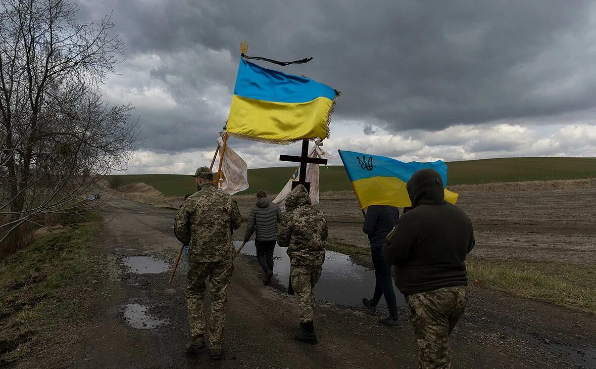 Мирные потери украина. Украинские военные. Украинская армия.