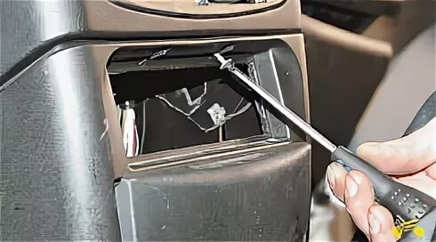 Removal and installation of floor tunnel lining Chevrolet Niva