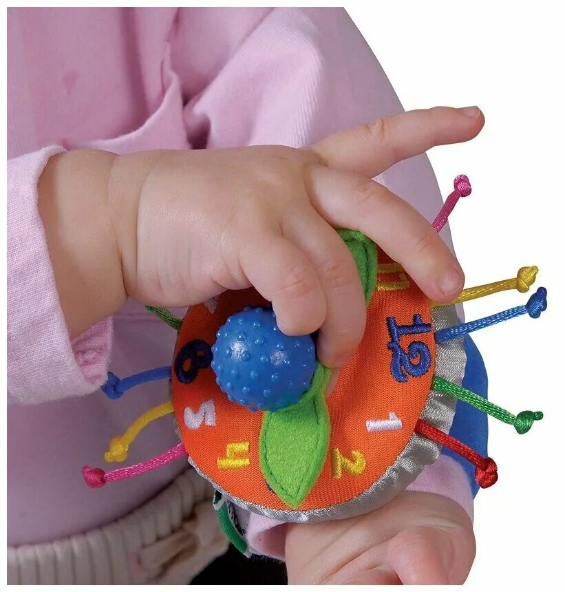 Игрушка для детей развивающая моторику. Игрушки для мелкой моторики. Игрушки развивающие моторику. Развивающая стенка для детей. Игрушки развивающие мелкую моторику.