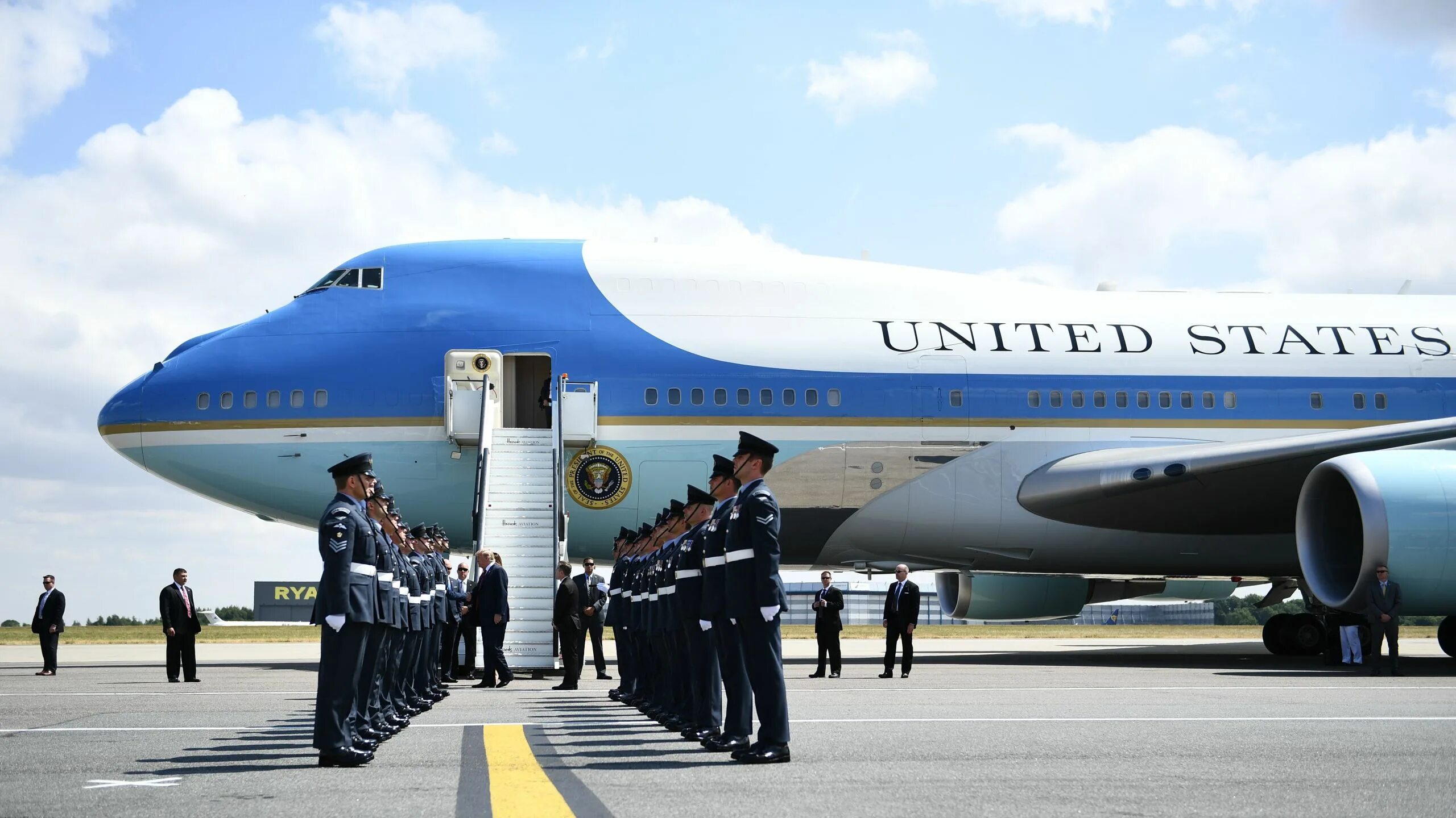 Force first force. Air Force one. Air Force one самолет. Air Force 1 plane. Us Air Force one.