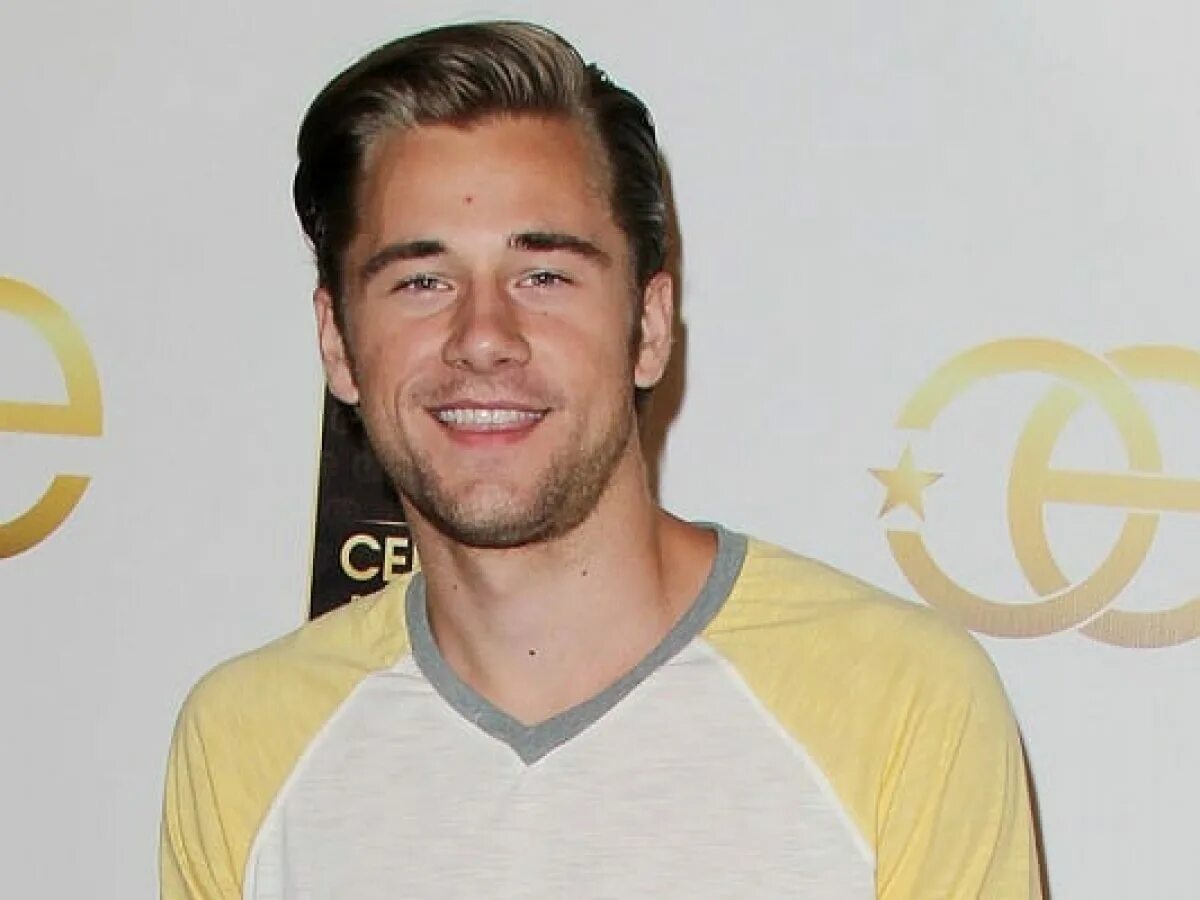 Люк бенвард. Luke Benward. Люк Бенвард 2022. Люк Бенвард душа компании.