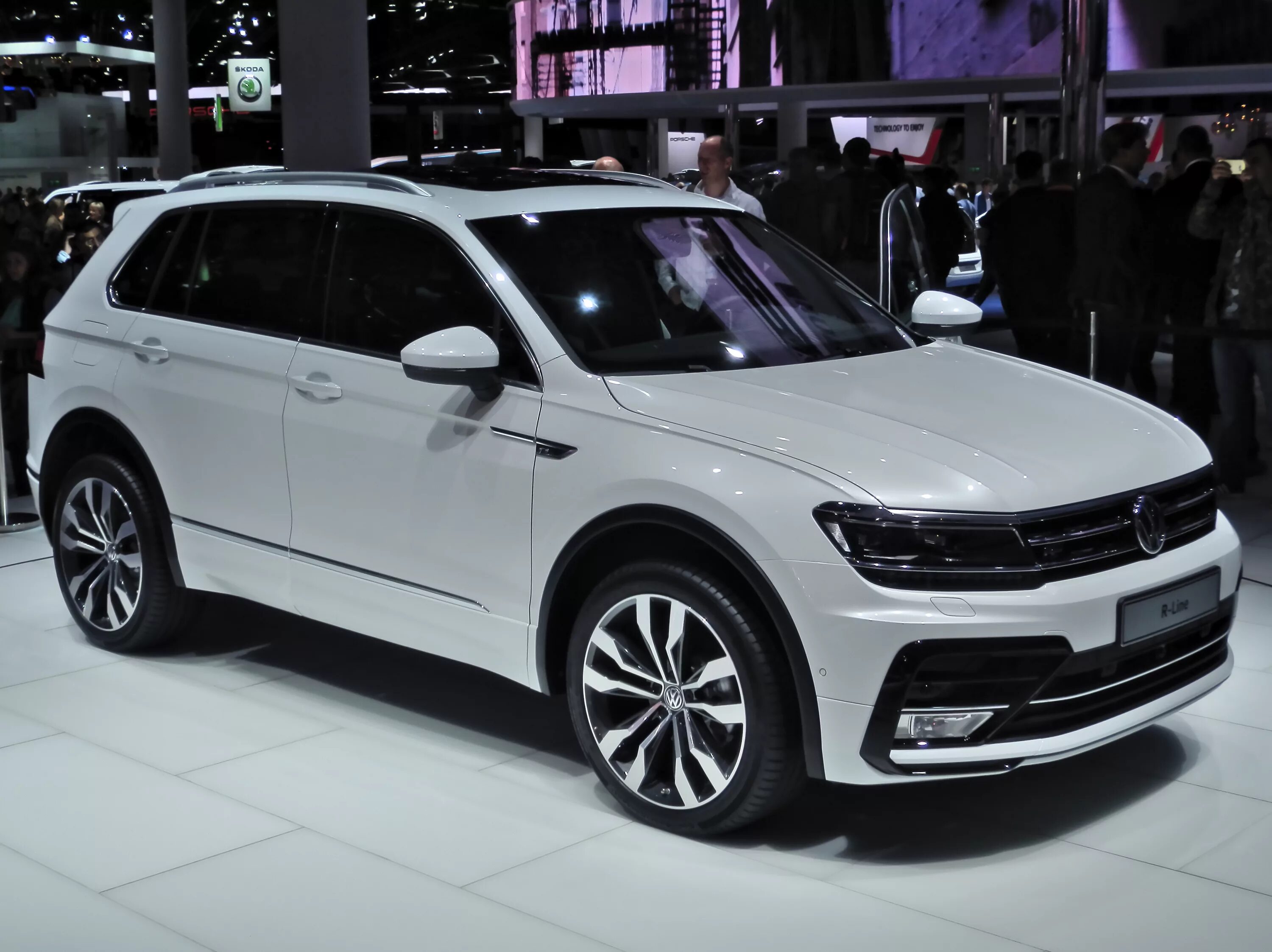 Vw r line. VW Tiguan r-line. Volkswagen Tiguan r line. VW Tiguan 2020 r line. VW Tiguan r line 2023.