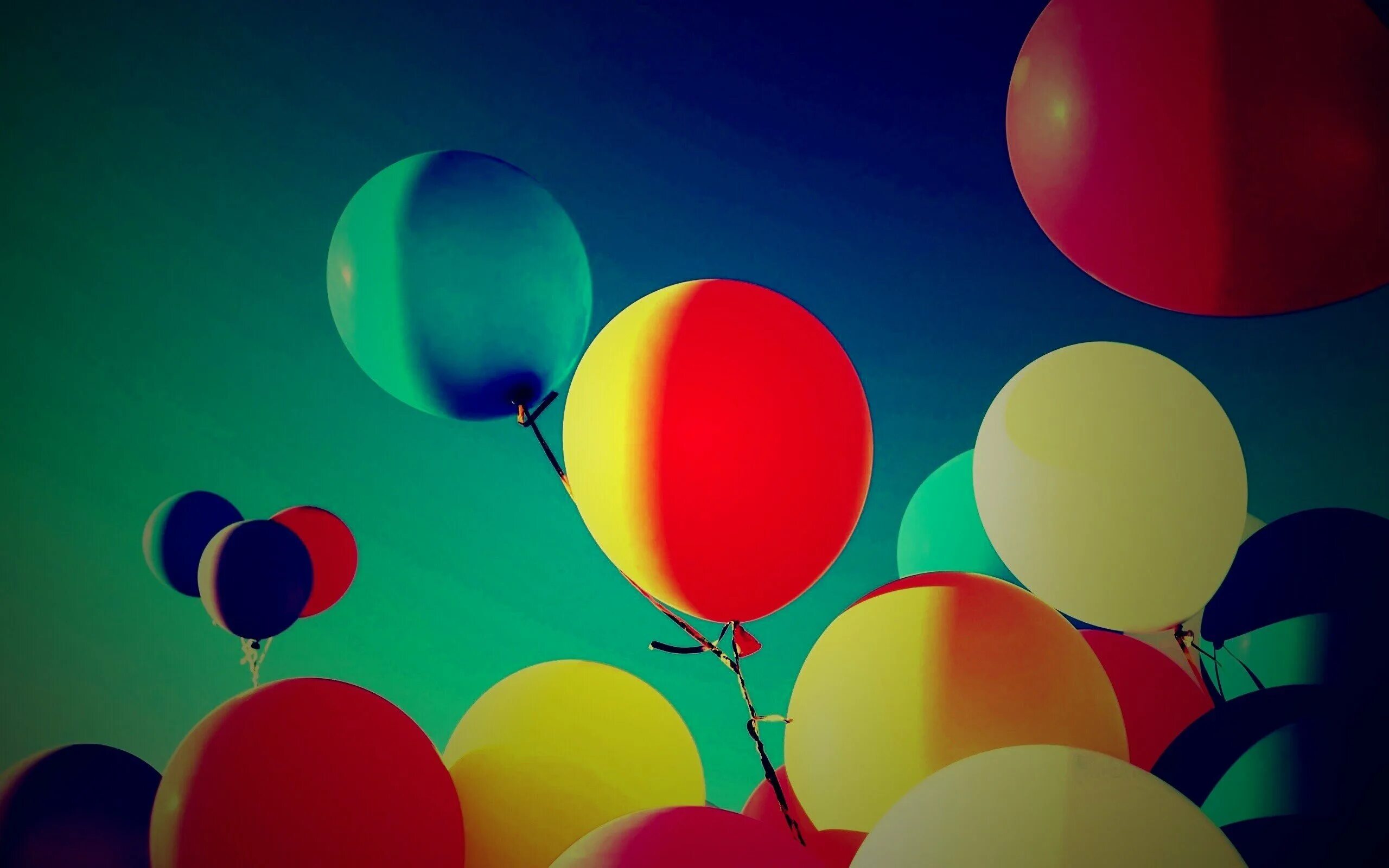 Тема шарики воздушные. Разноцветные шарики воздушные. Яркие шары. Яркие воздушные шары. Яркие обои.