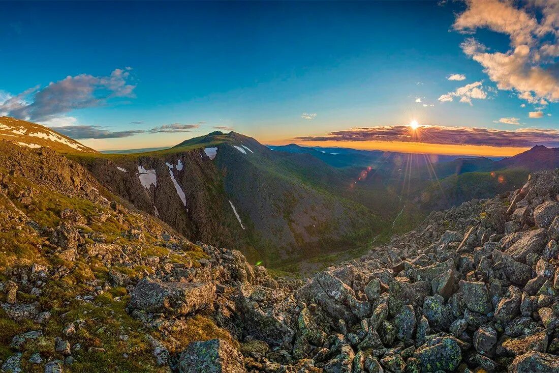 Национальный парк югыд ва гора народная. Горы северного урала. Гора народная уральские горы. Склон урала. Нац парк таганай челябинская область.