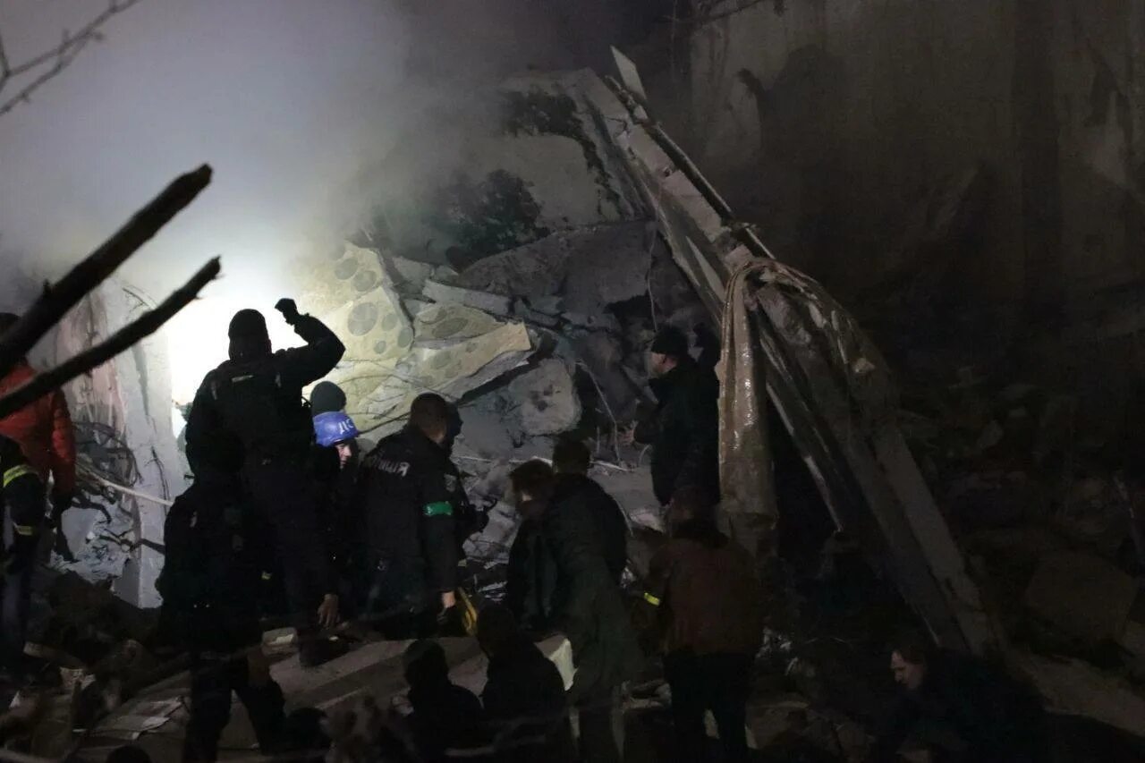 Россия атакует. Погибшие в войне с украиной. Каховка херсонская область на карте боевых действий. Многоэтажка. Днепр последние новости на сегодня 2023.