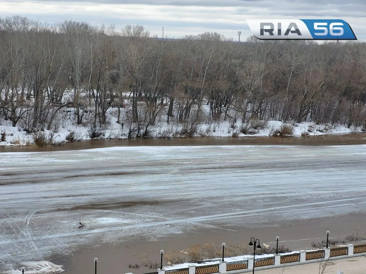 Оренбург какой уровень воды в урале сегодня. Река тает.
