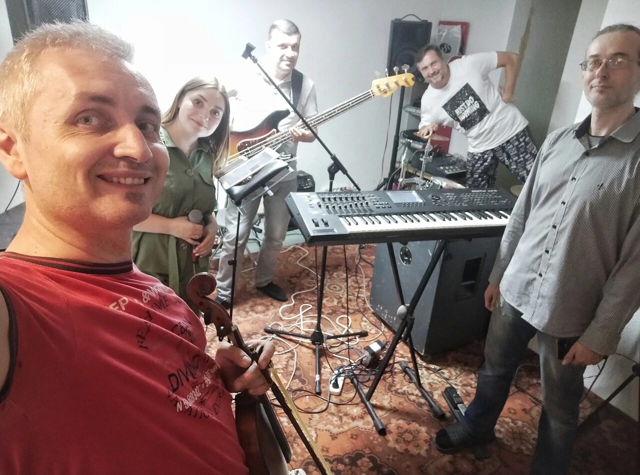 Музыкант а вишя. Тамбов юра с собаками. Юра музыкант тамбов. Юра музыкант тамбов. Я юра музыкант.