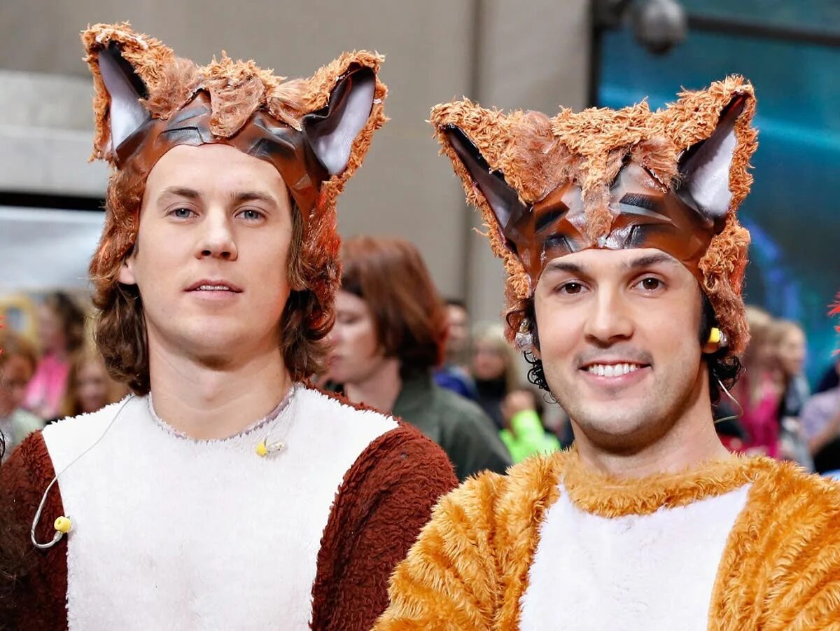 The Fox Ylvis. Группа Ylvis. Ylvis норвежский актёр. The Fox what does the Fox say Ylvis. Переведи fox