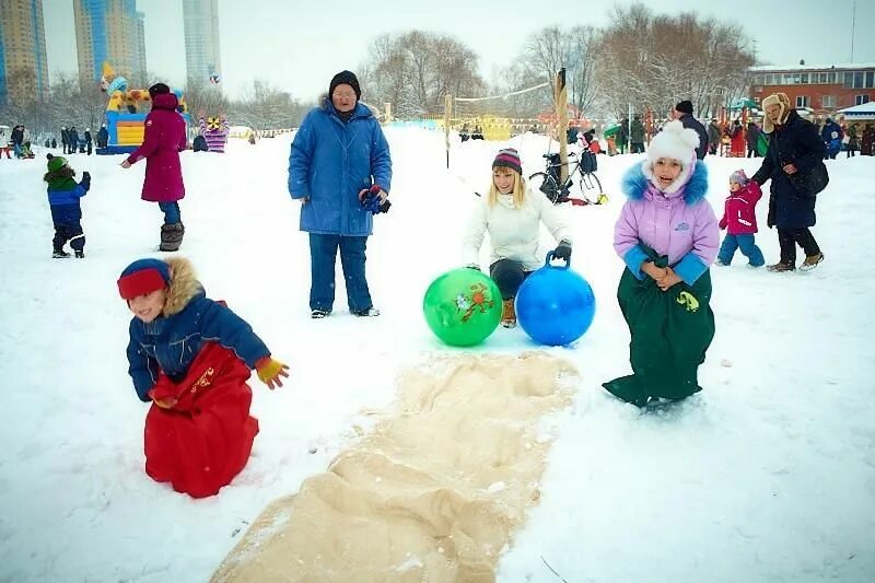 Новогодние забавы для детей на улице. Зимние развлечения для детей в детском саду. Развлечения для детей на улице зимой. Зимние праздники в детском саду. Игровая зимой сценарий