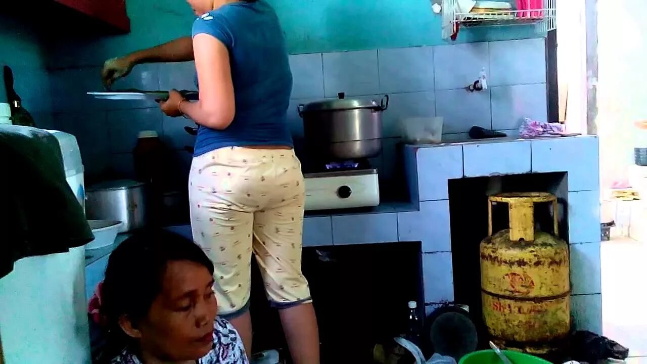 Video orang indonesia. Tante hot Masak. ПК Masak. Ngintip ibu.