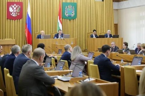 Законодательное собрание принимает