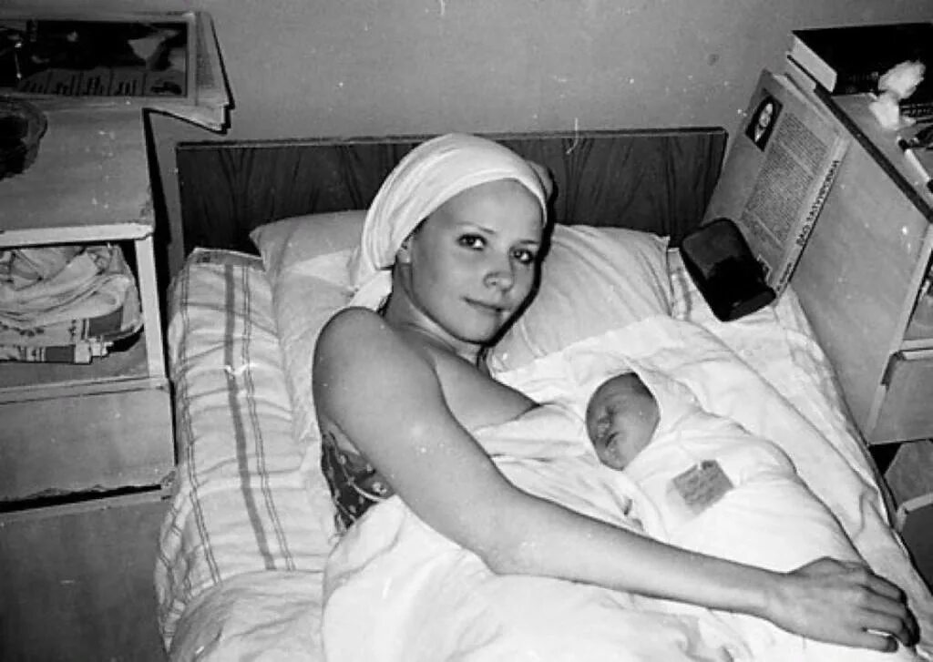 Отзывы о рожавших рано. Родилась раньше. Ребенок родился недоношенным. Раньше мама переживала что рожу. Родилась раньше.
